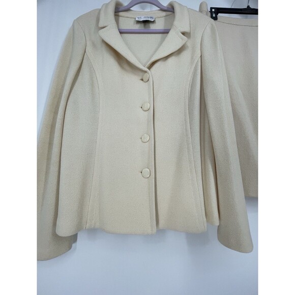 St John Collection Santana Knit Classic Wool Luxury Designer Skirt Suit Set - Picture 3 of 16